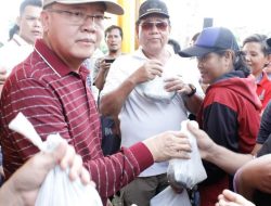 Gubernur Rohidin Serahkan 3,5 Ton Ikan Bandeng Gratis, Warga Bengkulu Senang dan Bahagia